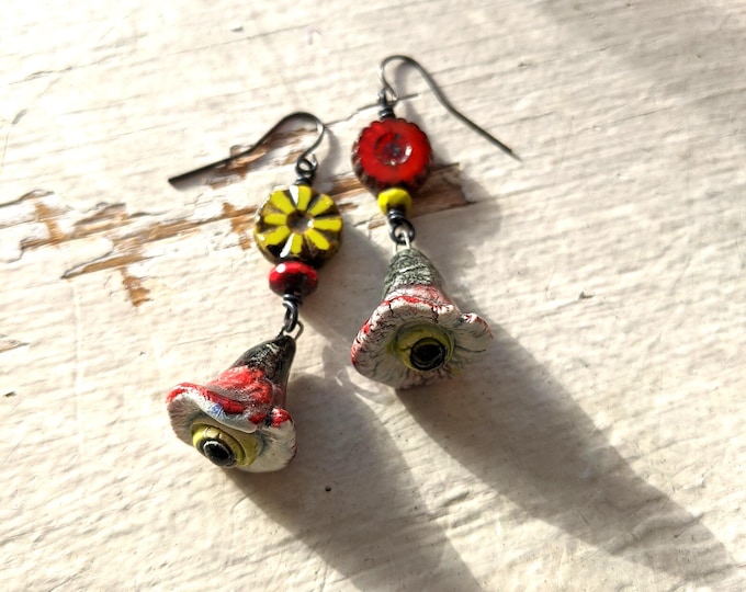 Eyeball Fleurs: Peculiar artisan earrings, slightly mismatched by alienBeadings