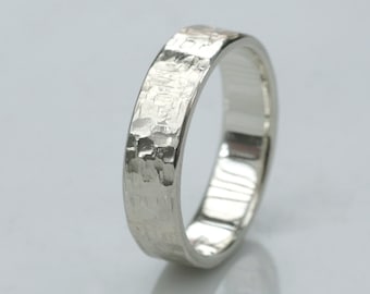 Rock Texture Ring in 9k White Gold - Men's Hammered White Gold Wedding Ring