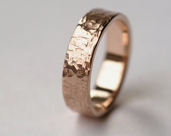 Rock Texture Ring in 9k Rose Gold - Men's Hammered Wedding Ring or Chunky Unisex Ring