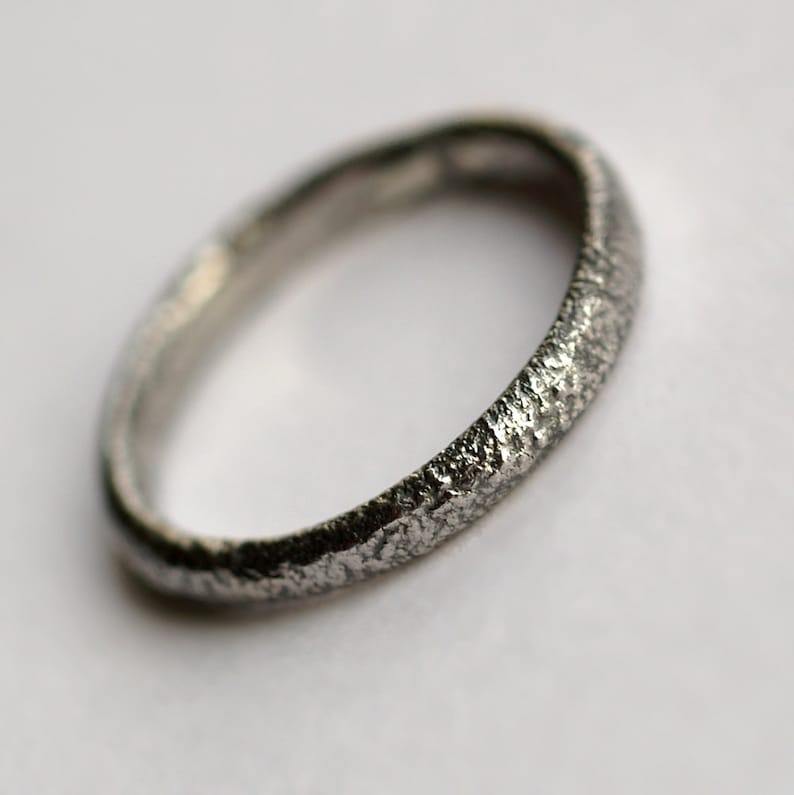 Rustikale Eheringe Set Oxidierte Sterling Silber Passende Ringe Bild 4