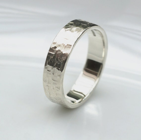 Men's 9mm Hammered Wedding Band In Solid 10k White Gold (Size 10.5)