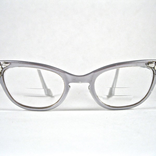 silver cat eye glasses w/ rhinestone flair. 1950s horn rimmed frames aluminum 44-22.