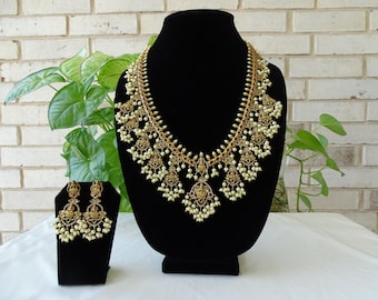 Elegante tempelketting met oorbellen: Zuid-Indiase bruidssieraden