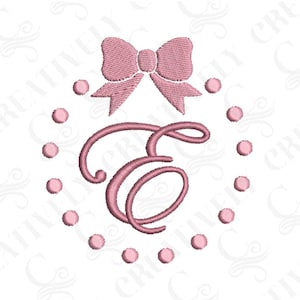 Telaio monogramma fiocco ricamo a macchina, monogramma Coquette, monogramma bambino, regalo per il college, monogramma ragazza, femminile