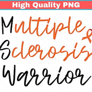 Op de afbeelding: Een afbeelding met de woorden "Multiple Sclerosis Warrior" in zwart en oranje script. Een oranje lint staat naast "Multiple". De woorden staan op een witte achtergrond met een ruitpatroon. Een rood-blauwe banner bovenaan zegt "High Quality PNG".