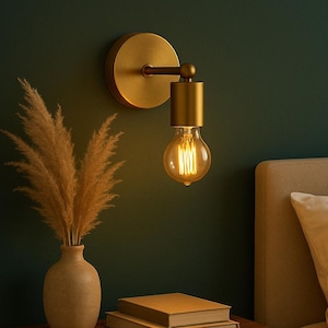 Applique da parete in ottone con spina – Lampada da lettura minimalista da comodino, lampadina a vista, lampada dorata moderna di metà secolo