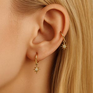 Starburst Huggie Creolen, Helix Ohrring, Turm Ohrring, Tragus Ohrring, Huggie Ohrringe, Turm Piercing, Minimalist Ohrringe, Conch Ohrring