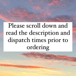 Pu&ograve; includere: Un cielo di tramonto rosa e arancione con nuvole bianche. Il testo sovrapposto dice: "Si prega di scorrere verso il basso e leggere la descrizione e i tempi di spedizione prima di ordinare."