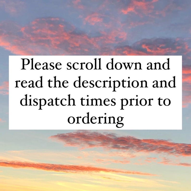 Pu&ograve; includere: Un cielo di tramonto rosa e arancione con nuvole bianche. Il testo sovrapposto dice: "Si prega di scorrere verso il basso e leggere la descrizione e i tempi di spedizione prima di ordinare."