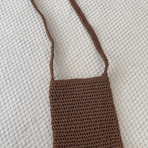 Handgemachte Häkel Umhängetasche in Braun - Minimalistische Schulter Handtasche - Kleine Boho Tasche für den Alltag