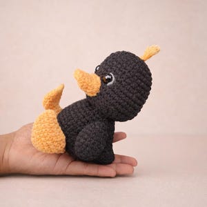 Svart anka virkmönster: Amigurumi plyschleksak (PDF digital nedladdning) bild 2