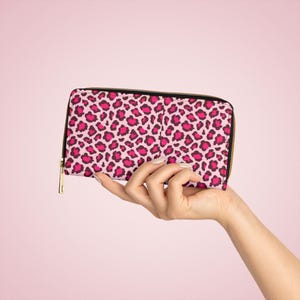 Carteira com zíper de leopardo rosa feroz - acessório estiloso para amantes da moda, presente perfeito para ela, organizador moderno, inspirado na Cheetah Girl