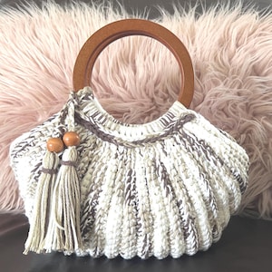 Crochet Boho Handbag: Wood Handles, Tassels & Beads
