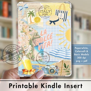 May include: A rectangular Kindle insert featuring a collage of Italian-themed illustrations including a coastal town, a straw hat, a striped tote bag, a camera, sunglasses, a lemon, and a palm tree stamp with the text LA DOLCE VITA.