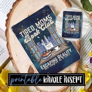 Pode incluir: Um conjunto de três canecas de cerâmica com acabamento fosco e salpicado. As canecas são em tons de creme, castanho claro e castanho escuro. Cada caneca tem um design simples e minimalista.