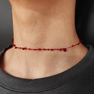 Collier ras de cou goutte de sang, bijoux gothiques d'Halloween, collier larme en résine unisexe, cadeau vampire fait main, accessoires neutres
