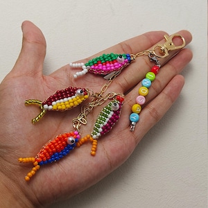 Custom Beaded Fish Keychain with Name, Handmade Seed Bead Bag Charm, Personalized Purse Accessory, Bridesmaid Gift, Unique Jewelry for Her