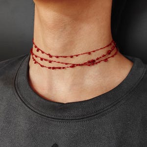 Collier pendentif goutte de sang, collier larme rouge, bijoux gothiques d'Halloween, collier unisexe en résine UV, cadeau sombre vampire