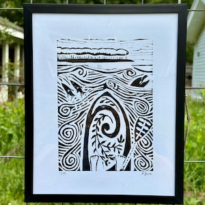 Stampa linoleografica "Paddleboard to Deer Island" - 5x7 bianco e nero su carta 8x10 - Delfino e triglia - Stampa a blocchi della costa del Golfo - Cornice opzionale