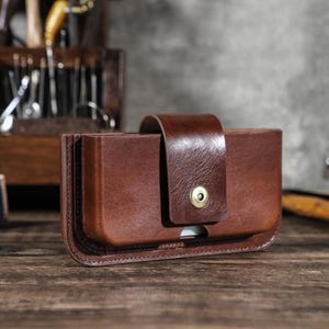 Estuche de cuero personalizado para teléfono con cinturón, hecho a mano, para la cintura, accesorio para teléfono celular, regalo para papá o para él.