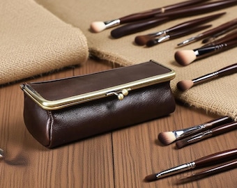 Étui à stylos en cuir personnalisé | Pochette pour pinceaux de maquillage Kiss Lock | Étui à lunettes de soleil de voyage vintage | Conception de cadre en métal | Cadeau pour la Saint-Valentin