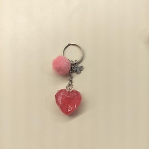 Resin/epoxy key ring heart with bee