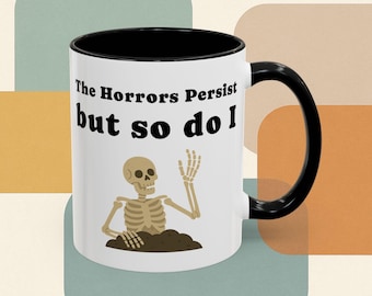 Taza "Los horrores persisten, pero yo también" - Divertida taza de café con esqueleto
