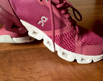 On Cloud  “cloud flyer” sneakers