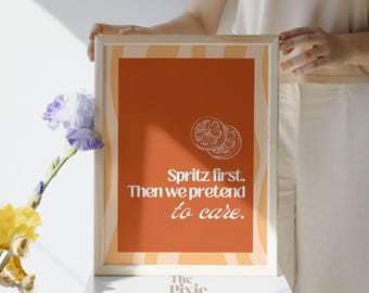 Aperol Spritz Zitat Wandkunst – Lustiger Retro Digitaldruck – A5 Cocktail Dekor für Küche oder Bar – „Spritz First“ JPG Download