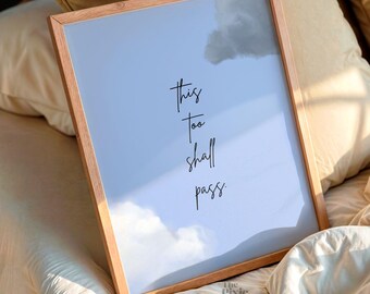 This Too Shall Pass Print, Minimalistische Wolken Wandkunst, Blau-Weiß Abstraktes Dekor, Inspirierende Zitat Kunst, Modernes Ermutigungsgeschenk