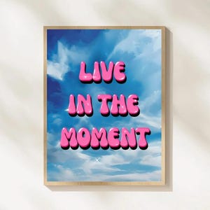 Arte mural "Vive el momento", póster motivacional imprimible, cita rosa en 3D para decoración del hogar o la oficina, arte mural inspirador, descarga digital