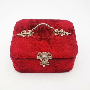 Victorian Velvet Jewelry Box -  Canada