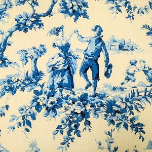Antica carta da parati francese fondo beige, disegno stile toile de jouy in azzurro, circa anni '20, carta da parati d'epoca toile de jouy