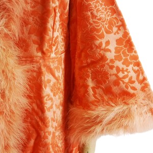 Vintage robe for woman, Italian origin, dating to 1960s in salmon color velvet with devorè floral motif, edged with ostrich feathers, size L.