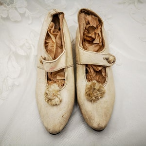 Antique French girl shoes in kid leather, First Communion shoes, Paris, antique bridesmaid&#39;s shoes, Grands Magasins du Louvre, early 1900&#39;s