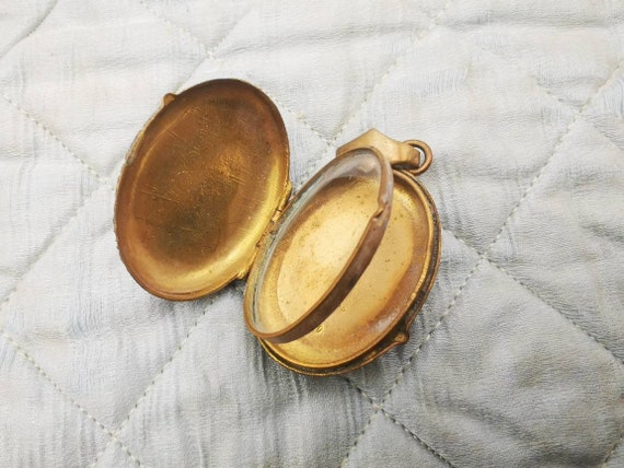 Antique French oval locket, enameled opening meda… - image 10