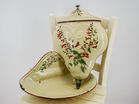 アンティークなフランス製エナメル壁掛け噴水、洗面台、ジャピー