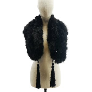 Vintage 1930s-1940s Black Ostrich Feather Evening Stole with Silk Ribbon Tassels – Elegant Vintage Evening Accessory
