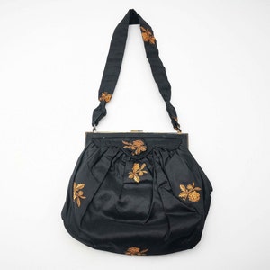 Bolsa de noite francesa antiga, bolsa de seda preta com desenho de brocado de hortênsias na cor cobre, assinada Mappin & Webb