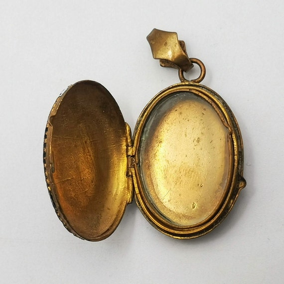 Antique French oval locket, enameled opening meda… - image 8
