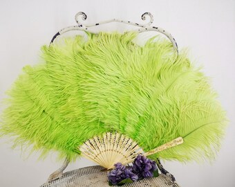 Antique Ostrich feathers fan, 1920's hand fan, rare lime green color ostrich feathers & engraved celluloid sticks, Art Decò - Flappers era