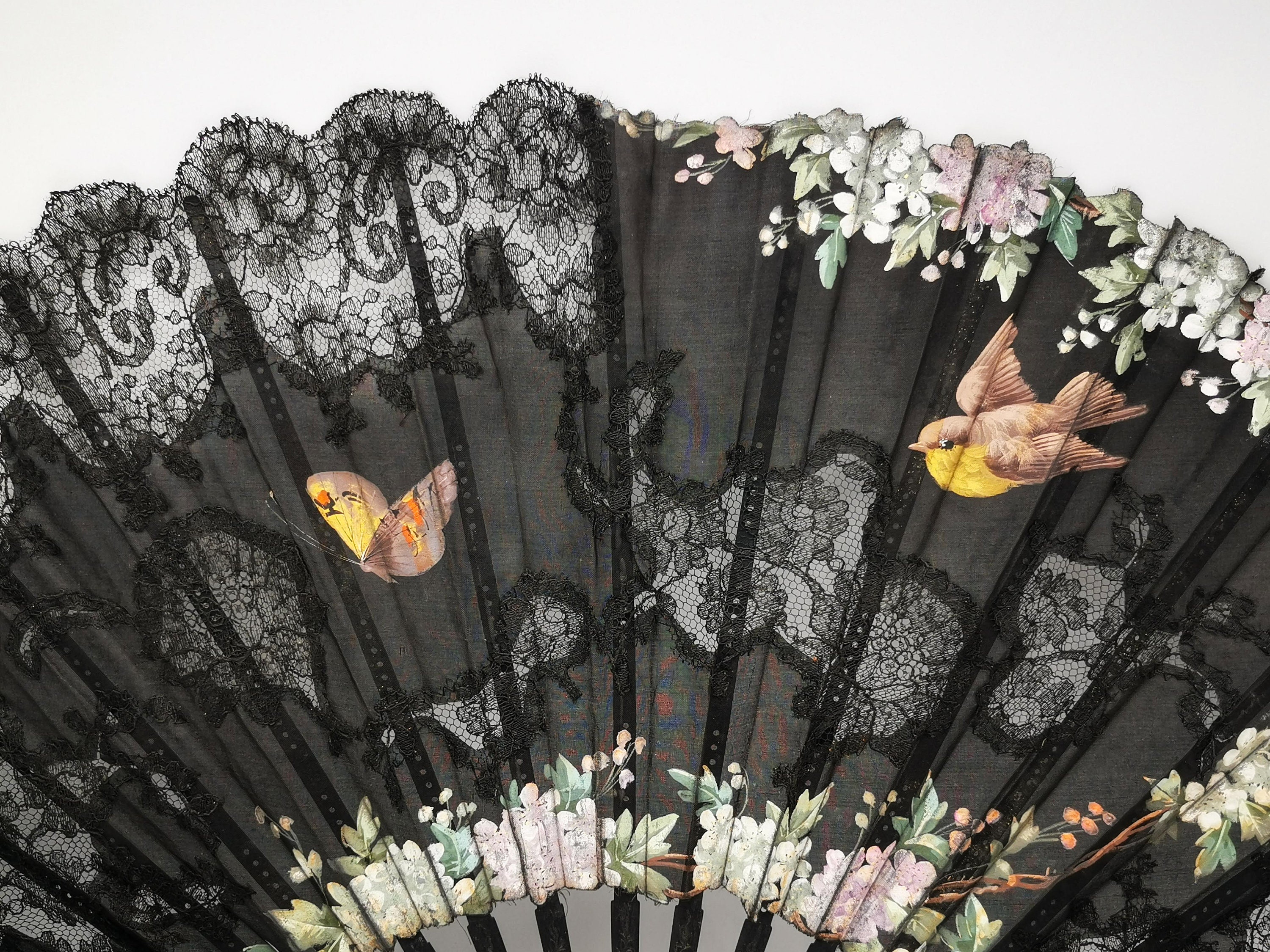 アンティークフランス製扇子、木彫り、シルクレース、手描きの花