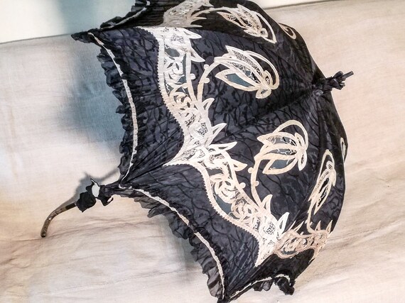 Antique Original Victorian Black Chantilly Lace Lacquered Bamboo ParasolUmbrella...
