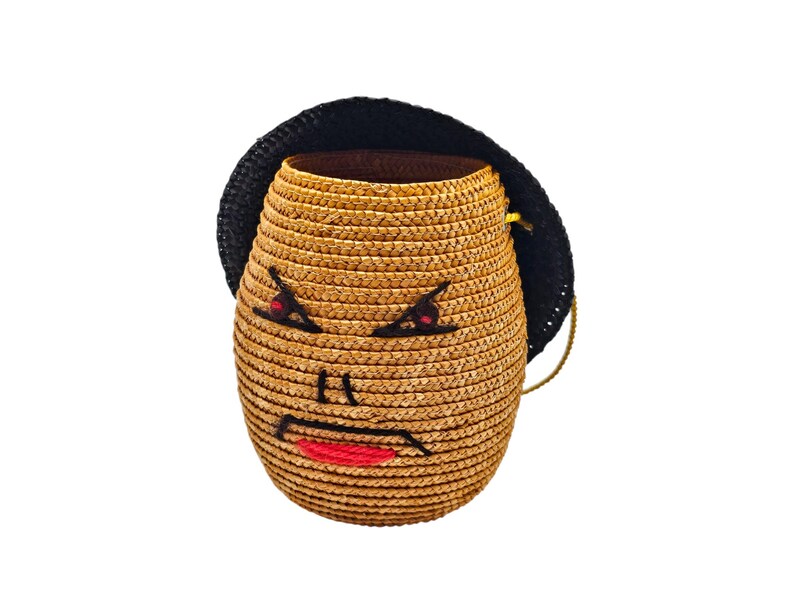 Small 1940s French novelty basket purse in excellent condition