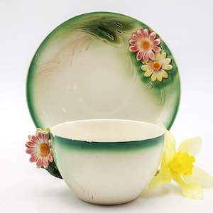 Antique rare French majolica tea cup and saucer, green shades, daisies shape handle & raised decor, Sarreguemines France barbotine tea cup