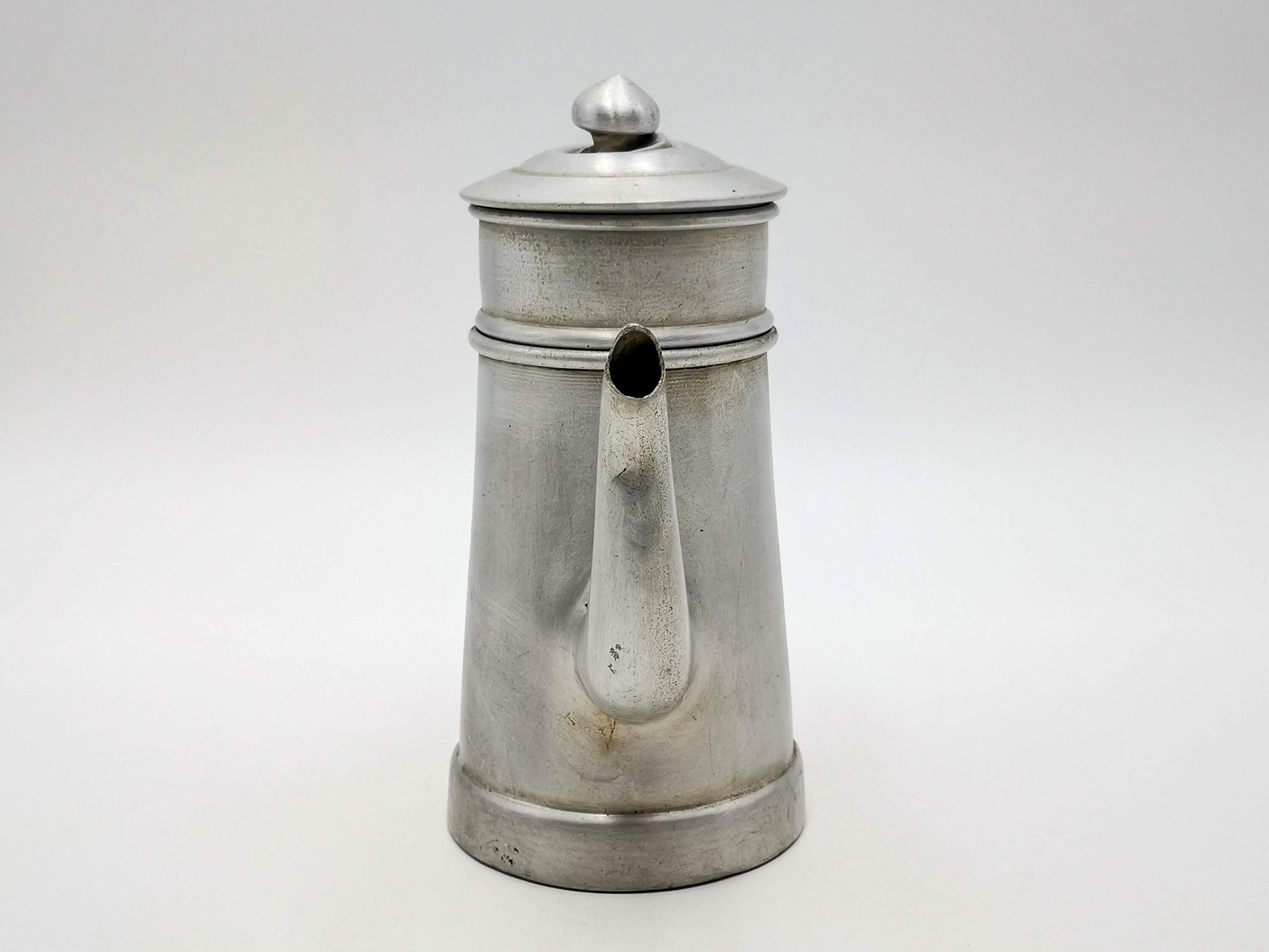 アンティークなフランス製アルミ製コーヒーポット（編み込み籐ハンドル