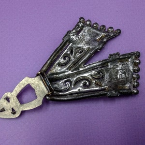 Magnifique grande broche turban en pâte noire ancienne de la période Régence géo