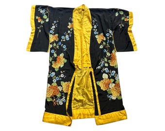 Kimono de seda Art Déco de los años 20: motivo floral bordado a mano