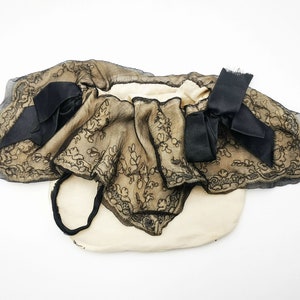 Antique French drawsting bag / purse in pale beige silk with net lace & black silk chiffon, black silk ribbon bows ornaments, flappers' era