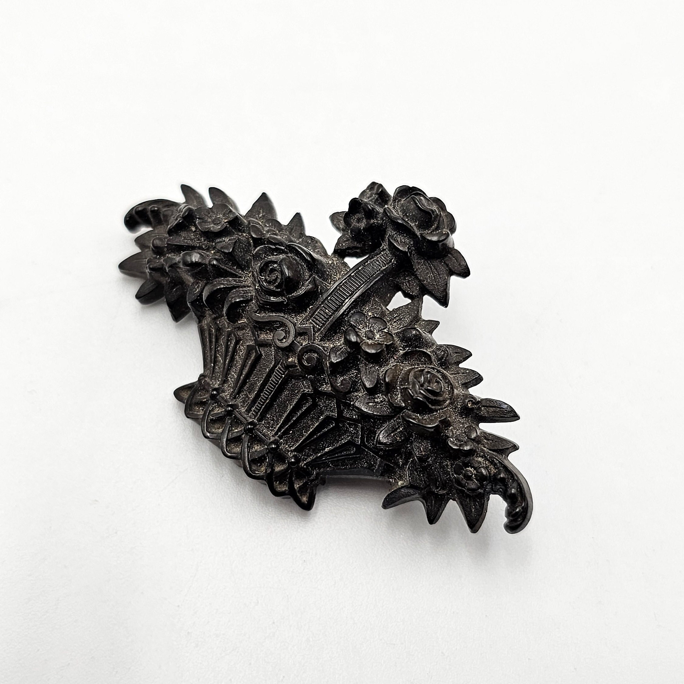 Broche De Deuil En ébonite Gutta Percha - Gerbe De Fleurs Fin XIXe, Occasion, Origine France - Bijou Vintage Et Historique